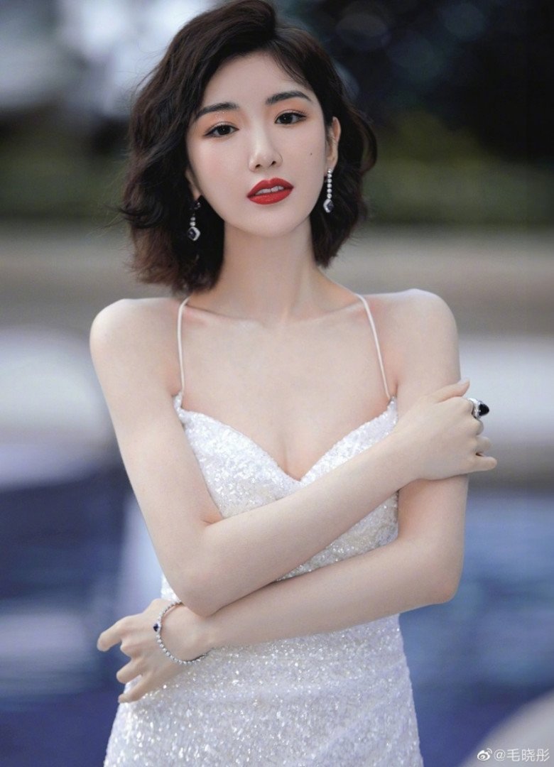 Mao Hiểu Đồng từng bị bố bỏ rơi không chăm sóc.