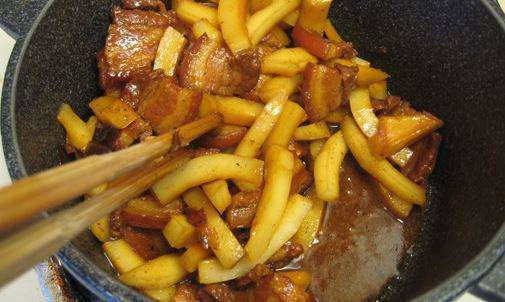 Cách làm thịt kho dừa ngon và hấp dẫn - 2