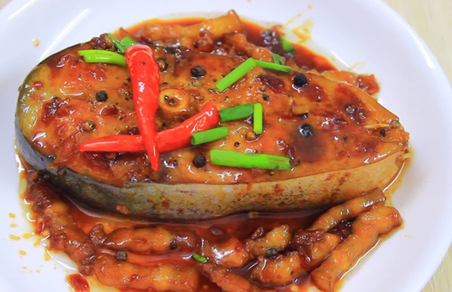 Cá kho tiêu đậm đà với 3 cách làm đơn giản, thịt cá chắc ngọt, không hề tanh