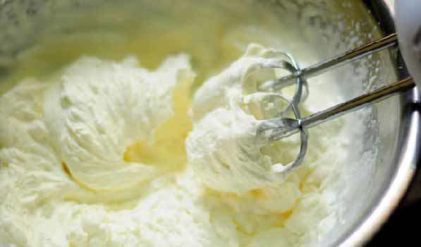 Cách làm kem trứng thơm ngon và mẹo đánh kem trứng không tanh - 4