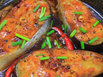 Cá kho tiêu đậm đà với 3 cách làm đơn giản, thịt cá chắc ngọt, không hề tanh