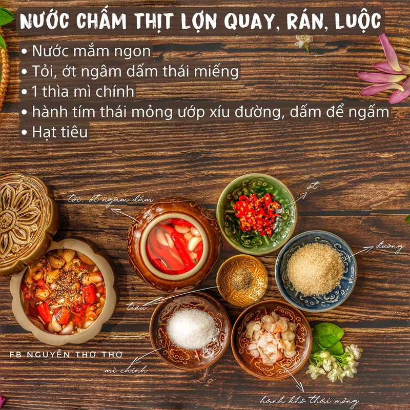 Nước mắm ngon, tỏi ớt ngâm dấm thái miếng, 1 thìa mì chính, hành tím thái mỏng ướp xíu đường và dấm để ngấm, hạt tiêu.
