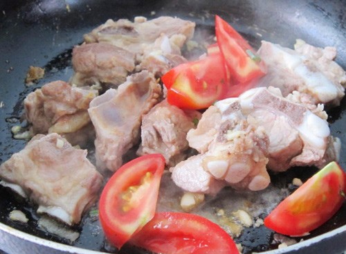 Canh cà bát nấu sườn non ngon miệng - 7