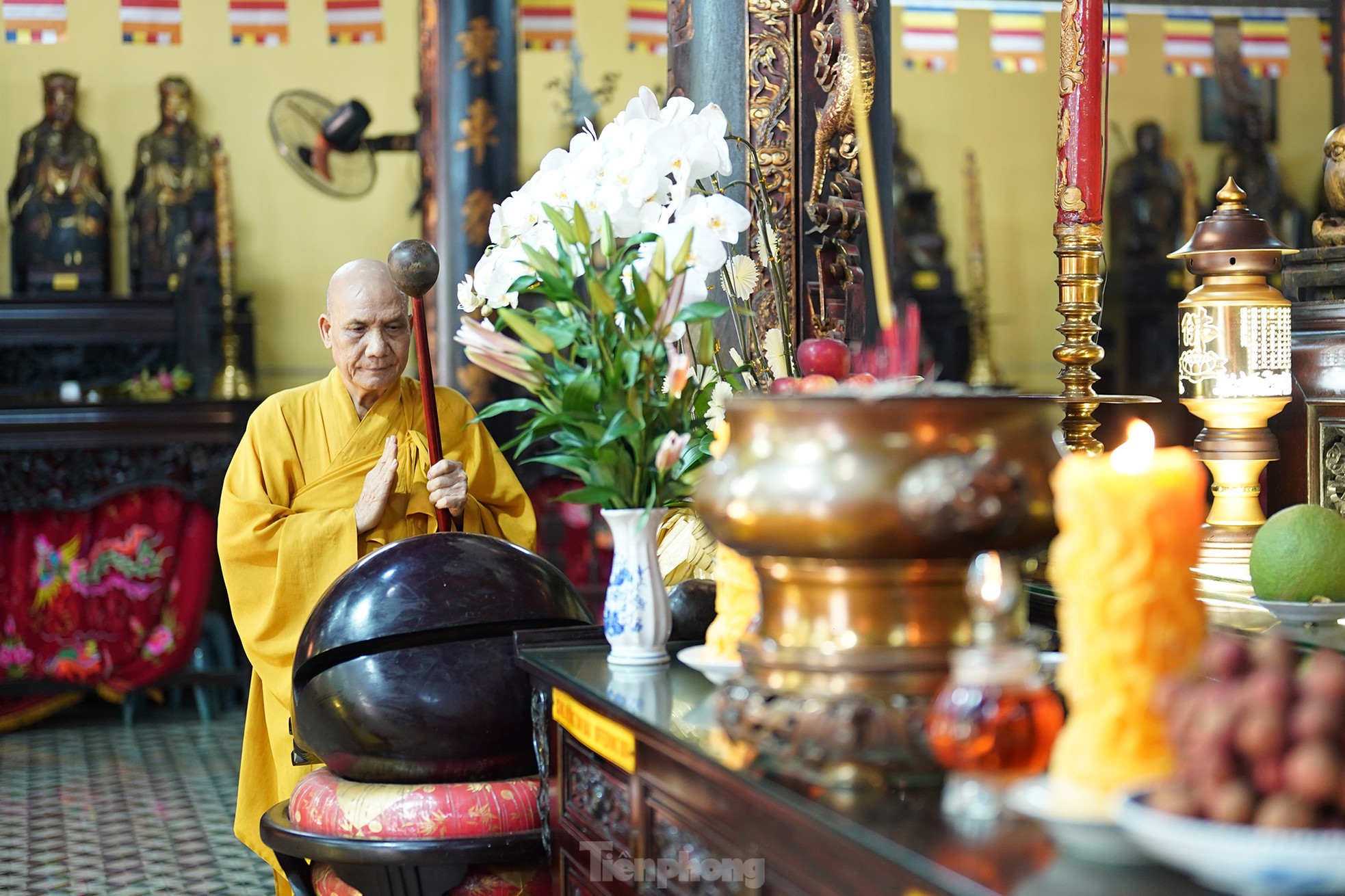 Từ khi thành lập, chùa Giác Lâm đã trải qua 11 đời trụ trì.