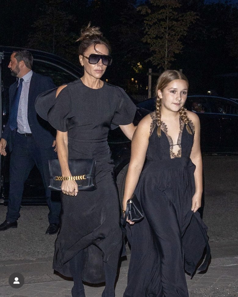 Không còn amp;#34;mượnamp;#34; đồ của mẹ, con gái độc nhất nhà David Beckham nay mặc váy xẻ tà - 7