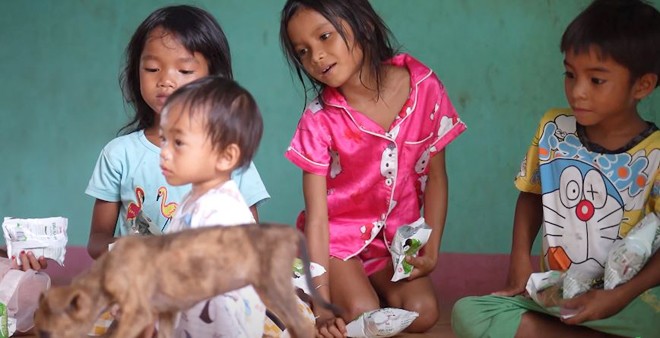 Đàn con thơ của chị Nhung với người chồng đầu tiên.
