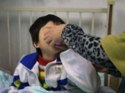 Làm mẹ - Con bị hóc xương cá, mẹ bỏ thêm một thứ vào miệng bé, bác sĩ tấm tắc khen: Hiếm người làm được như vậy!