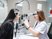 Sức khỏe - Chuyên gia cảnh báo: “Đeo kính áp tròng có nguy cơ nhiễm trùng và biến chứng cao”