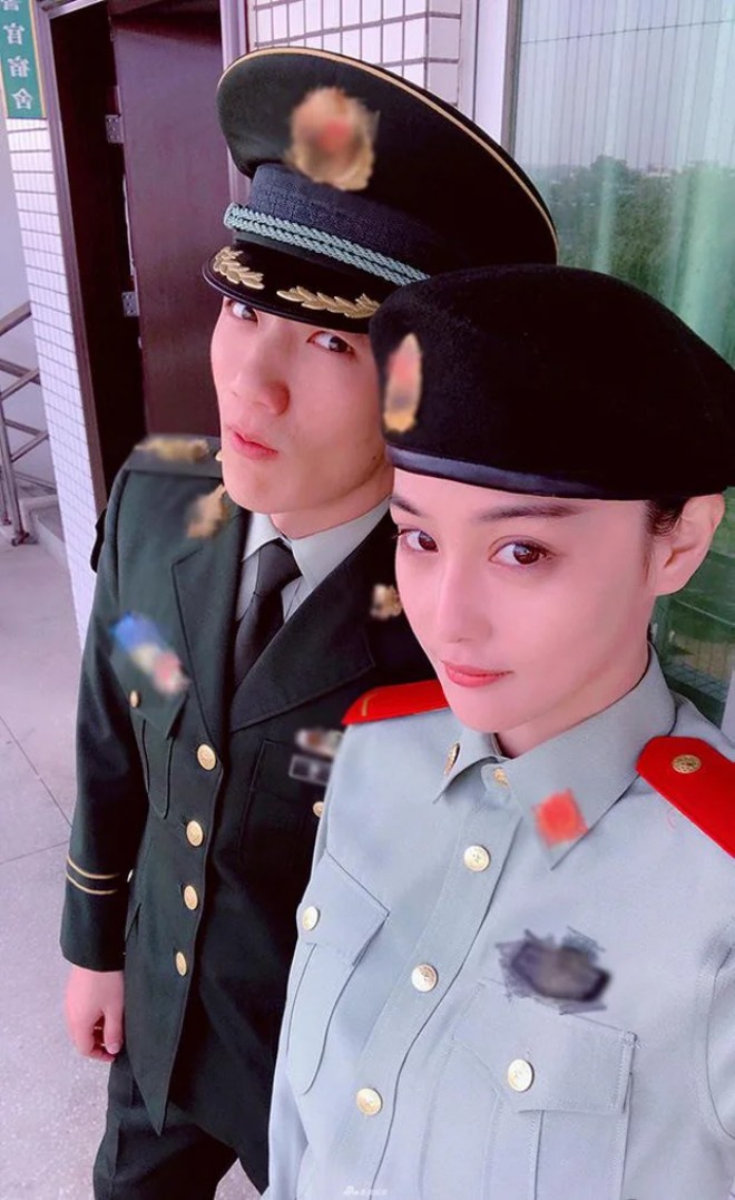 Nhiều người nhận định lương lính đặc công của anh không cao để mua đôi giày giá trị.