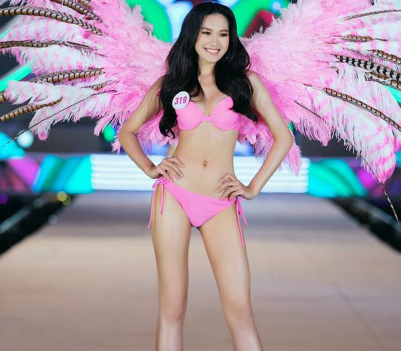 Ngay từ khi kết thúc cuộc thi Hoa hậu Việt Nam 2020, cô đã có quản lý riêng, tiếp nhận dày đặc lịch chụp hình cho các hãng thời trang.
