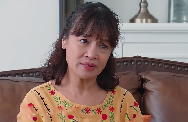 Được biết vai diễn này đánh dấu sự quay trở lại với màn ảnh nhỏ của Tú Oanh sau 15 năm vắng bóng. Và cũng nhờ bà Bích mà Tú Oanh lọt Top 5 đề cử giải Diễn viên nữ ấn tượng ở VTV Awards 2021.


