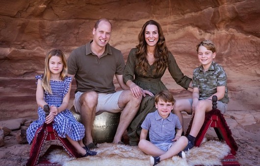 Kate Middleton và William bên nhau 2 thập kỷ vẫn đồng điệu, cách amp;#34;đánh dấu chủ quyềnamp;#34; nơi đông người được khen - 15