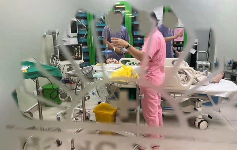 Hình ảnh Chu Thanh Huyền nhập viện được lan truyền trên mạng xã hội.