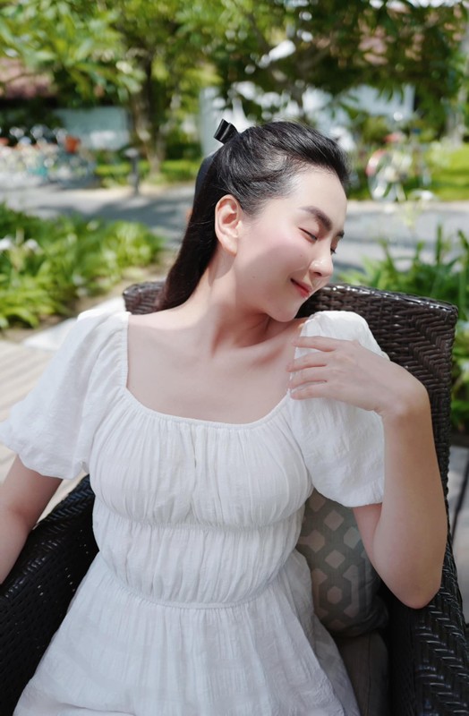 Không hổ danh là MC xinh nhất VTV, MC Mai Ngọc sở hữu gương mặt đẹp lẫn vóc dáng chuẩn khiến phái nữ cũng phải ngưỡng mộ.