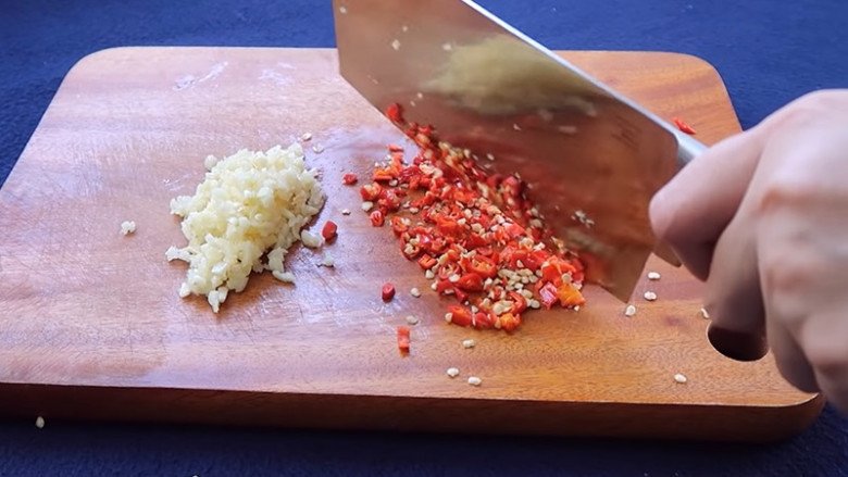 3 cách muối cà trắng giòn, thơm ngon mà không bị thâm đen khiến con thích, chồng khen hay - 4