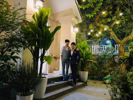 "Đại gia sưu tầm sổ đỏ" của showbiz Việt tiết lộ cát-xê tăng gấp 24 lần nhờ bài hát này!