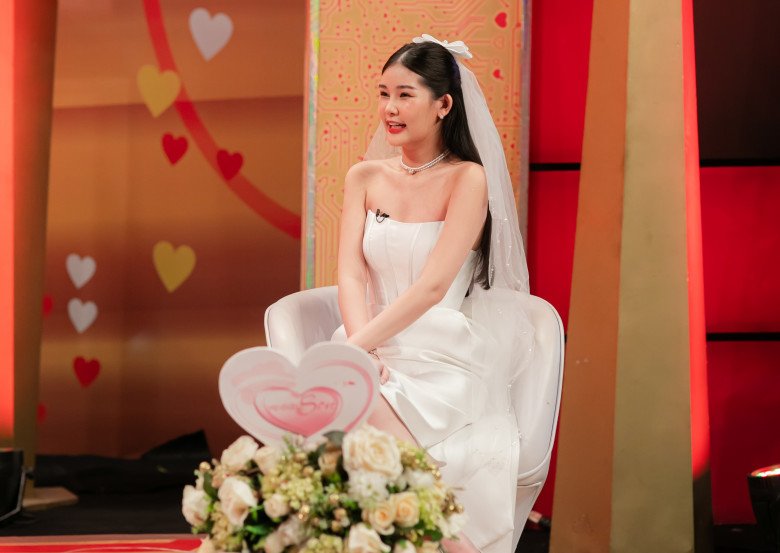 Cụ thể, có thời điểm vì những kế hoạch và dự định cá nhân còn nhiều dang dở nên nàng hậu còn khá mơ hồ và chưa sẵn sàng cho việc lập gia đình.