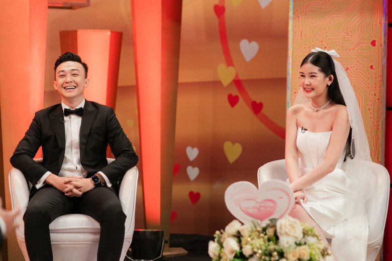 Hoa hậu từng bị chê amp;#34;xấu nhất Việt Namamp;#34; lấy chồng BTV đẹp trai: Hôn nhân ra sao mà Hồng Vân nói cần xem lại? - 5