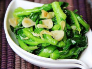 Bếp Eva - Xào rau mấy chục năm cứ thâm xỉn, mềm nhũn, đầu bếp mách nhớ làm 5 điều này mẻ nào rau cũng xanh mướt, giòn ngon