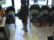 Clip Eva - Cướp tiệm nail nhưng không ai quan tâm, tên cướp bất lực bỏ đi