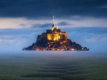 Kỳ thú tòa thành cổ 1.000 tuổi nhô lên khỏi Đại Tây Dương