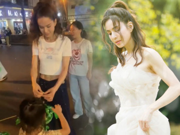 Gần 60 tuổi, Tiểu Long Nữ đẹp nhất lịch sử bị chụp lén trên phố, bí mật nhan sắc bị phô bày