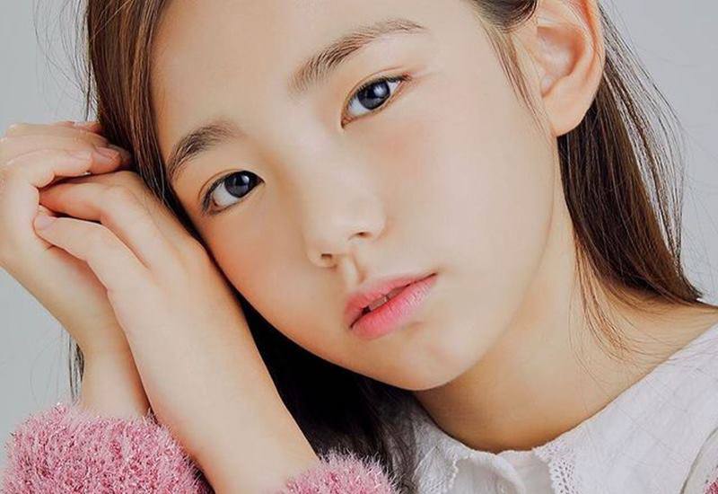 Bố mẹ Eun Chae cũng định hướng để cô bé theo hướng người mẫu và đã ký hợp đồng với công ty quản lý Kidsplant. 
