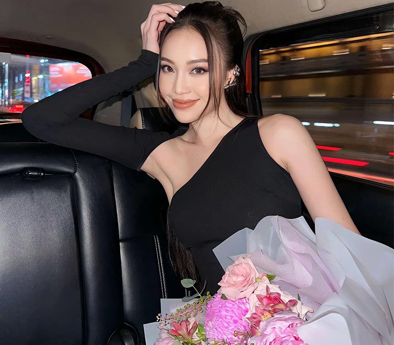 Thùy Vi cho biết: “Tôi rất vui lẫn có một chút chạnh lòng khi gặp lại top 5 Miss Grand Vietnam 2022 như Hoa hậu Đoàn Thiên Ân, Á hậu Mai Ngô, Á hậu Quỳnh Châu…
