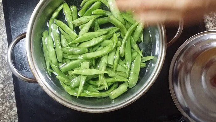 Xào đỗ, thêm một bước đảm bảo luôn xanh mướt, giòn ngon lại không còn chất độc - 2