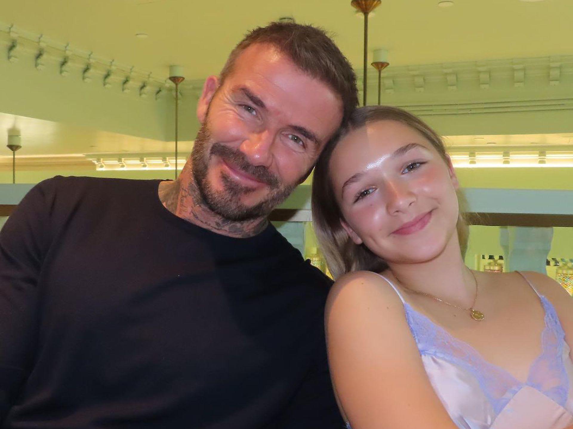 Mẹ cấm trang điểm nhưng Harper Beckham 12 tuổi đã xăm mình ở vị trí không ai ngờ - 5