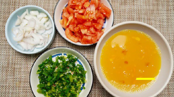 3 cách làm trứng sốt cà chua đơn giản vài phút là có món ngon - 2