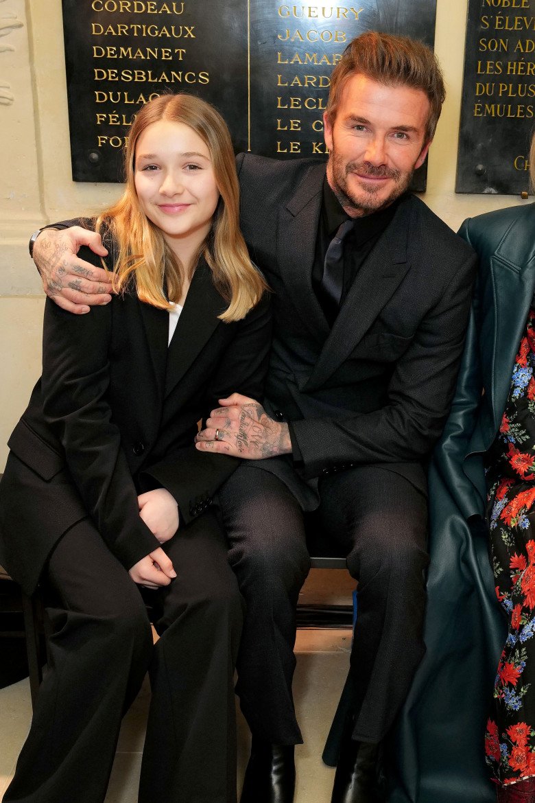 Mẹ cấm trang điểm nhưng Harper Beckham 12 tuổi đã xăm mình ở vị trí không ai ngờ - 9