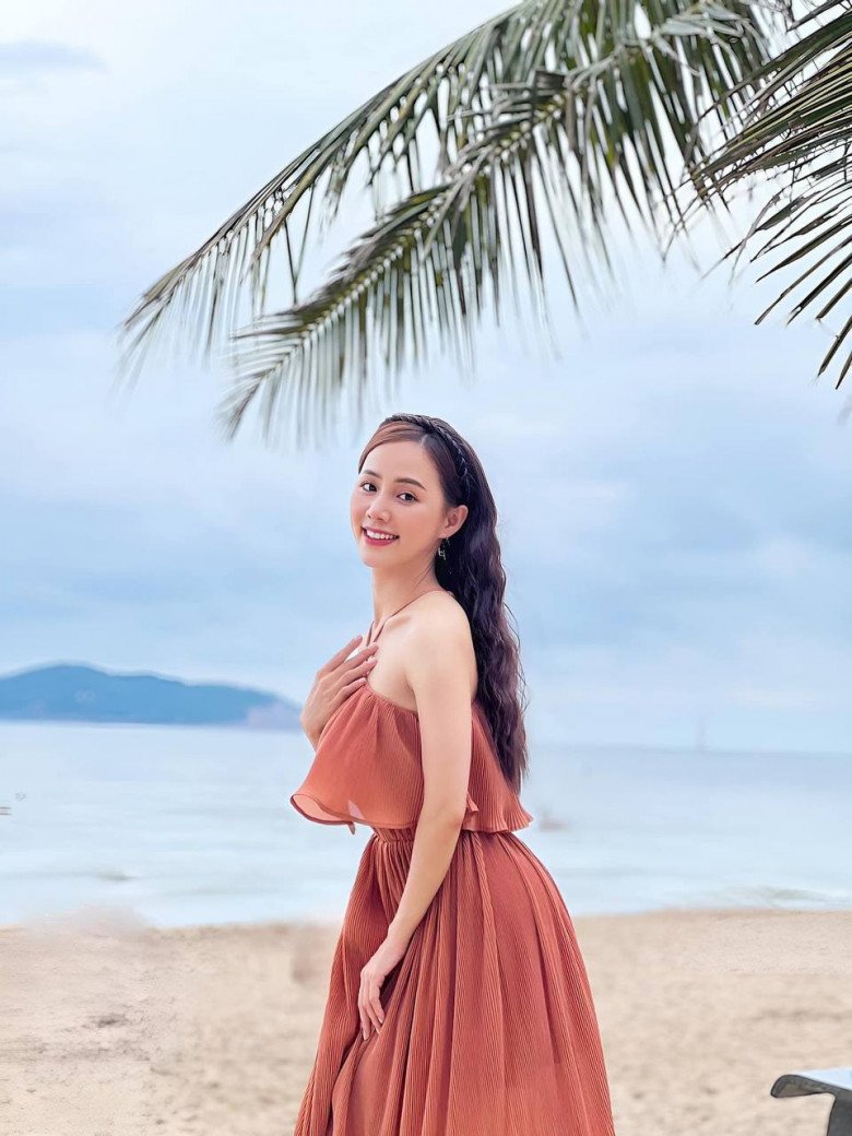 View - "Tiểu thư giang hồ” VTV ngoài đời là mẹ đơn thân, bầu bí tăng 26kg mà giờ body "mòn con mắt”