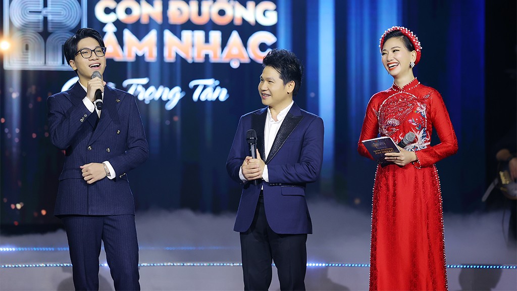 Trọng Tấn tiết lộ con trai dạn dĩ hơn bố rất nhiều.