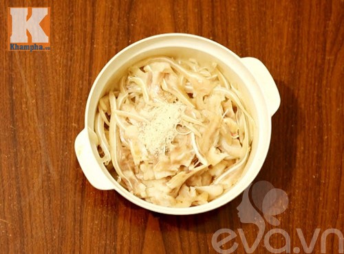 Cách làm nem tai và thính gạo rang thơm nức - 3