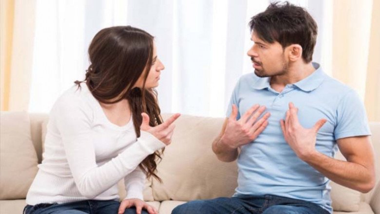 Cặp vợ chồng đã cãi nhau vì hóa đơn viện phí sinh con. (Ảnh minh họa)