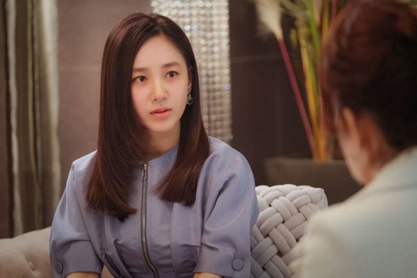 Tôi dường như hiểu ra vấn đề khi nghe cô của chồng bật mí chuyện bố chồng sắp làm di chúc. (Ảnh minh họa)