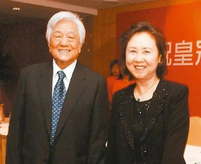 Vì là bé 3, nữ văn sĩ cổ xúy cho tư tưởng này trong các tác phẩm của mình.