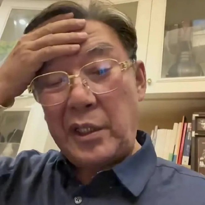 Ông sợ rằng mình khó có thể thực hiện được hợp đồng kéo dài 2 năm.