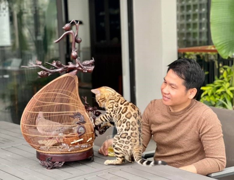 Nam ca sĩ trồng nhiều hoa và nuôi thú cưng.