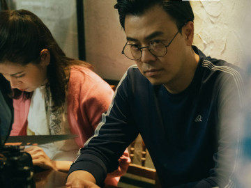 Tuấn Tú đòi đạo diễn Đinh Tuấn Vũ trả tiền đi chữa vai vì bị bạn diễn đạp viêm khớp