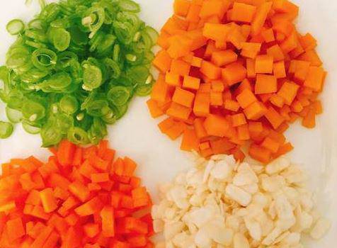 5 cách nấu súp gà đơn giản cho bé và bà bầu sánh mịn, không bị vữa - 6