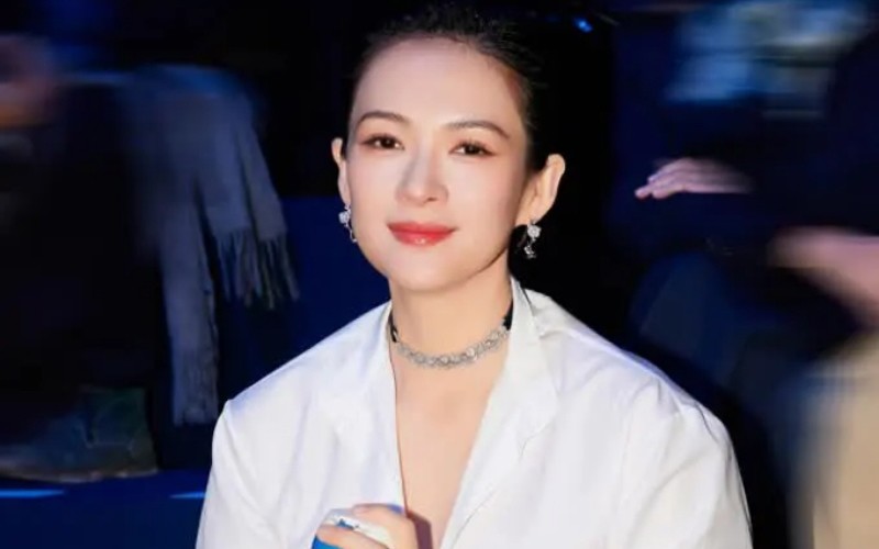 Chương Tử Di là nữ diễn viên người Hoa đầu tiên được mời tham dự lễ trao giải thưởng Oscar 2 năm liên tiếp.

