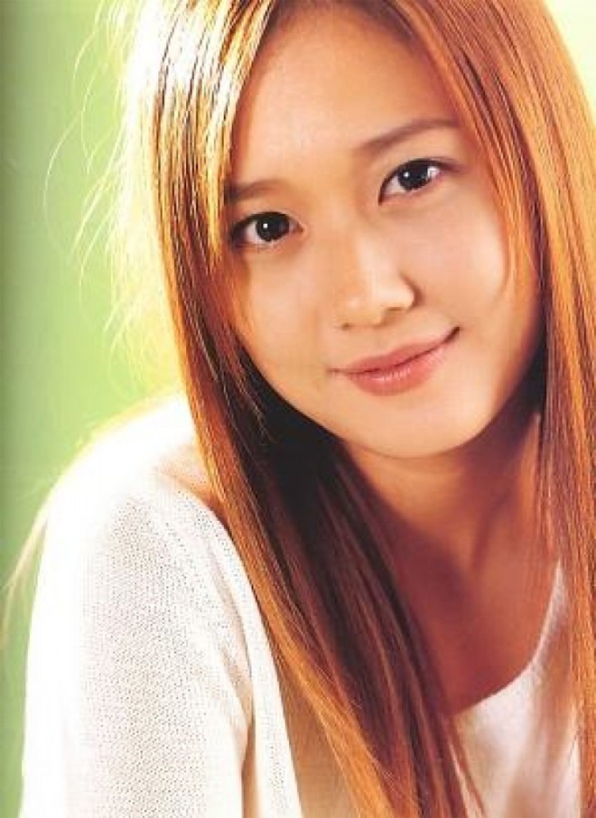 Jang Nara thời quá khứ nổi bật với mái tóc vàng. 