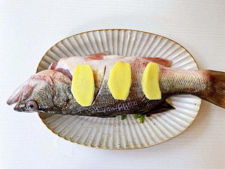 Loại cá thịt ngọt ít xương, giá ở mức trung bình đem nấu kiểu này được món ngon thanh mát không hề tanh cho ngày hè - 7