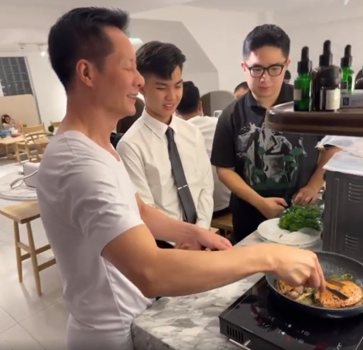 Phan Như Thảo đi khỏi nhà quá 10 ngày mới được chồng vào bếp nấu cho ăn, đại gia 61 tuổi làm ngay món giòn rụm - 10