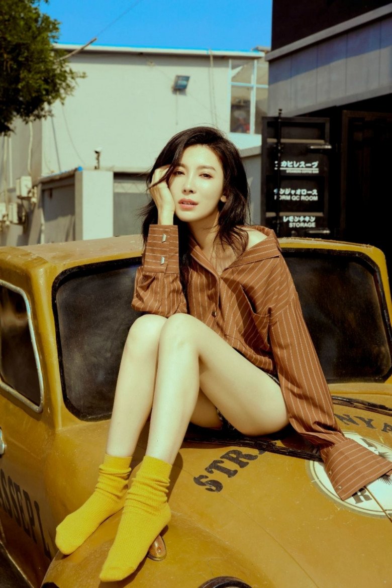 Ở tuổi U50, Trương Diễm Diễm vẫn trẻ đẹp.