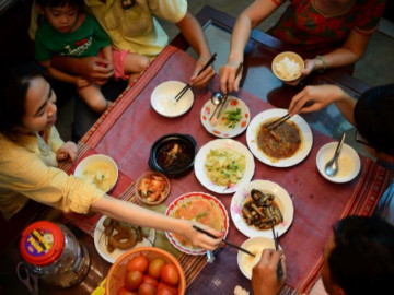 Người Việt ăn uống nhiều hơn cả Hàn Quốc, Nhật Bản: Chuyên gia cảnh báo những món thanh cảnh chứa cả đống calo