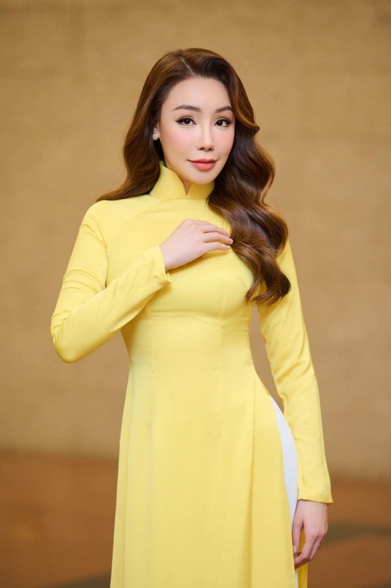Tháng 6/2023 vừa qua, Hồ Quỳnh Hương trở lại cõi mạng khi ghi hình tiết mục ca nhạc cho VTV.