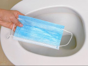 Nhà đẹp - Bỏ khẩu trang vào bồn cầu, cả tháng không cọ rửa cũng chẳng bẩn, không có mùi hôi